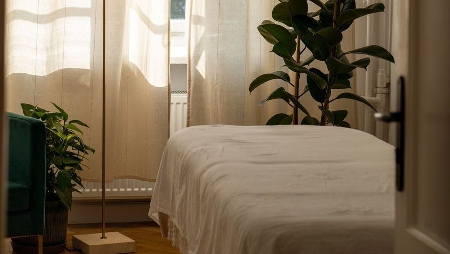 Elegancki pokój masażu w Irkha Massage, Warszawa, Województwo Mazowieckie, PL.