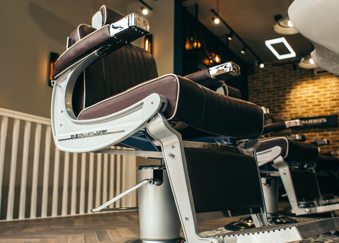 Modern barber chair in Sammies Studio - Fulham Road, London, England, GB showcasing luxury and comfort.
