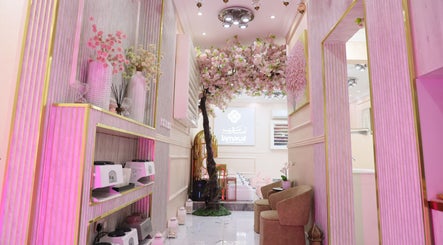 Elegant interior of Lamsat Magribyah Beauty Center, Doha, with pink decor and blossoms.