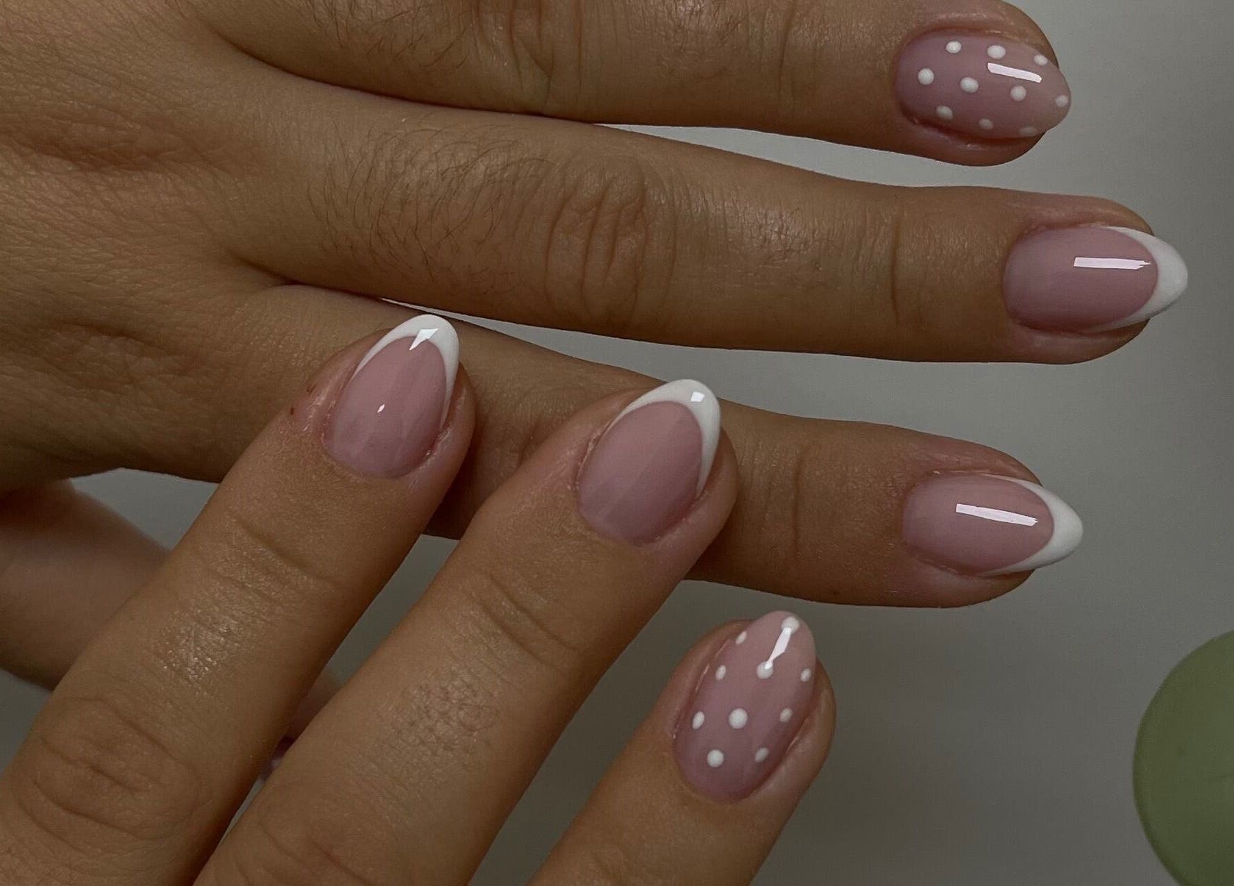 Manucure française stylée chez Evandnails, La Valette-du-var, Provence-alpes-côte D'azur, FR.