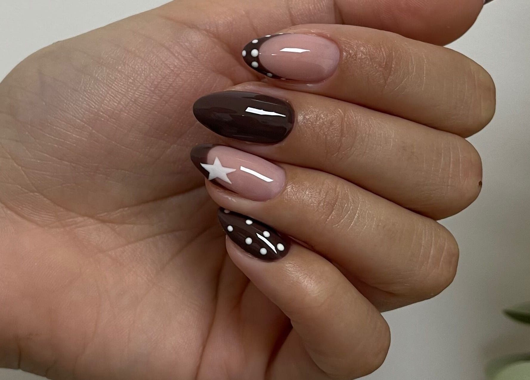 Nail art élégant avec étoile à Evandnails, La Valette-du-var, Provence-alpes-côte D'azur, FR.