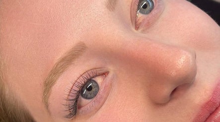Eyelash extension at Savoir Beauty, Guelph, Ontario, CA, showcasing sleek enhancement and natural look.