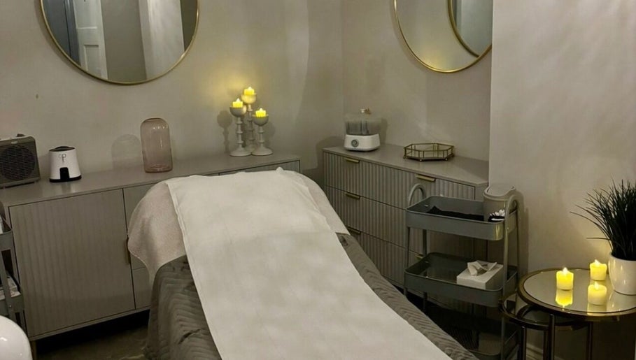 Cozy treatment room at Aura Beauty @ 68 Nail & Spa, London, England, GB, with candles and relaxing ambiance.