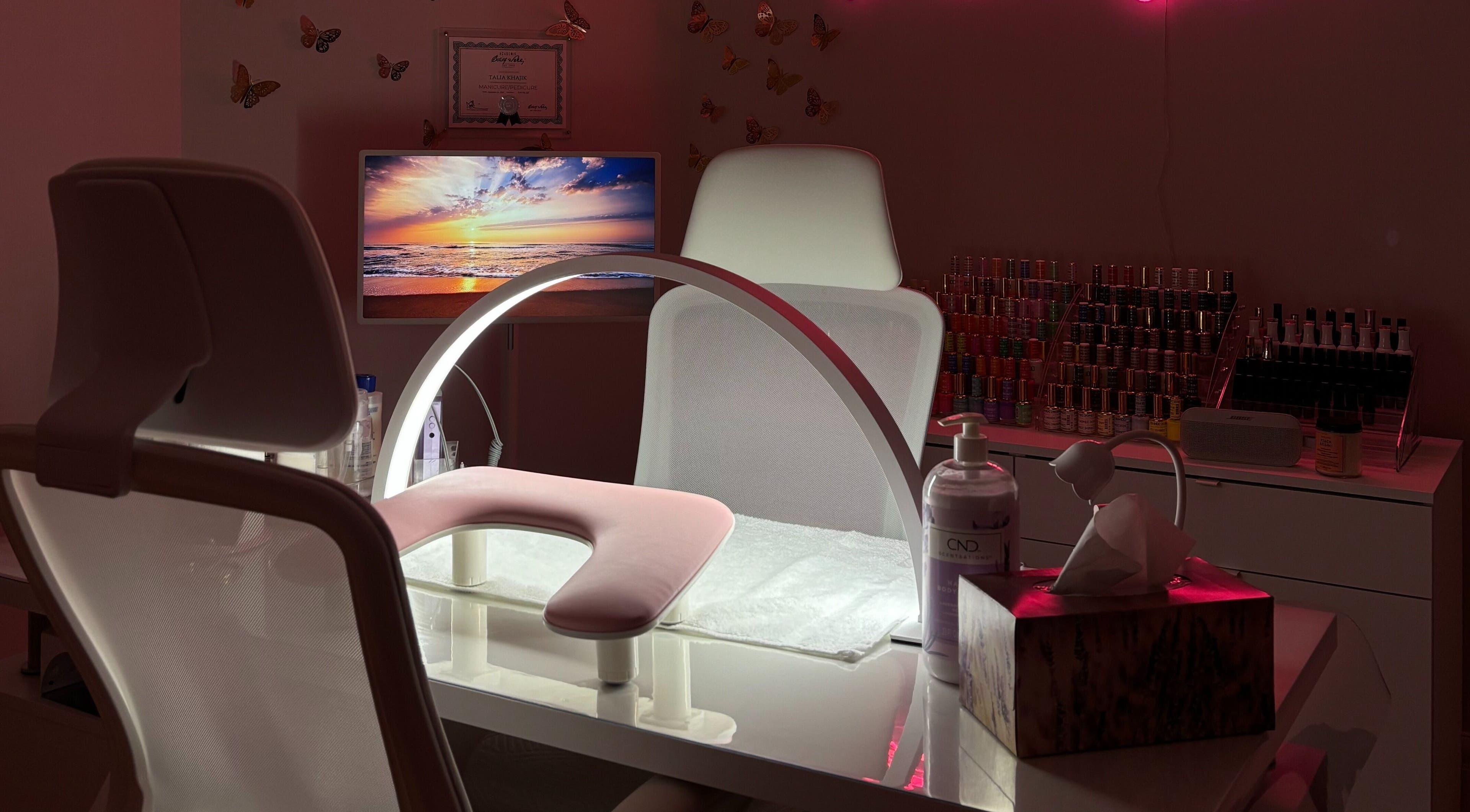 Bright nail station at Polished By Talia, Laval, Québec, CA with elegant decor and manicure tools.