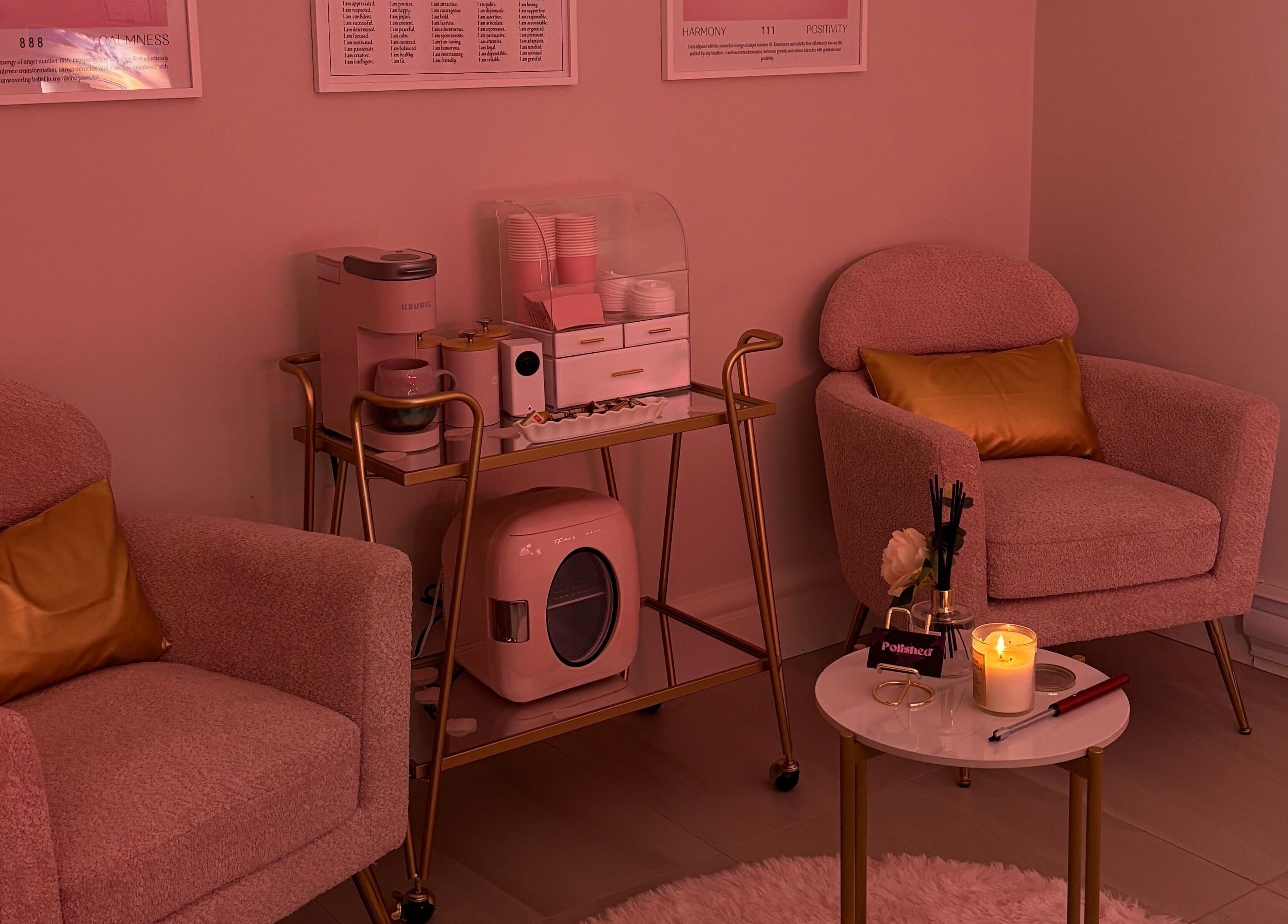 Warm, inviting lounge area at Polished By Talia, Laval, Québec, CA offering stylish comfort.