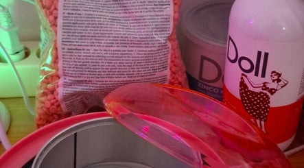 Waxing tools and products at Glow & Go, Paramaribo, SR. Perfect for beauty and wellness treatments.