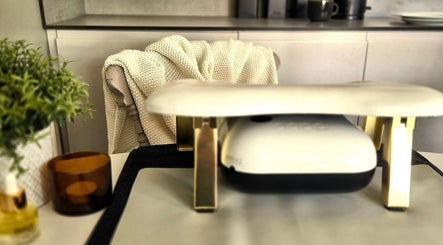 Chic nail drying station at BROMÉ STUDIO, Garforth, England, GB with cozy decor and stylish equipment.