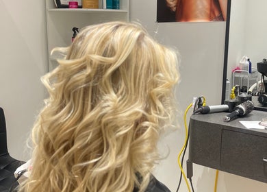 Blonde hair styled in waves at Leila Hair Studio, Newmarket, Ontario, CA, highlighting salon's hair services.