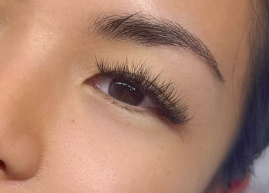 Close-up of a perfectly extended eyelash at BLINKY Lash & Brow - Sydney Professional Eyelash Extensions, Wolli Creek.