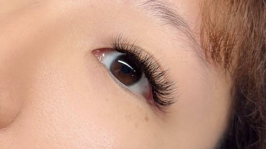 BLINKY Lash & Brow - Sydney Professional Eyelash Extensions