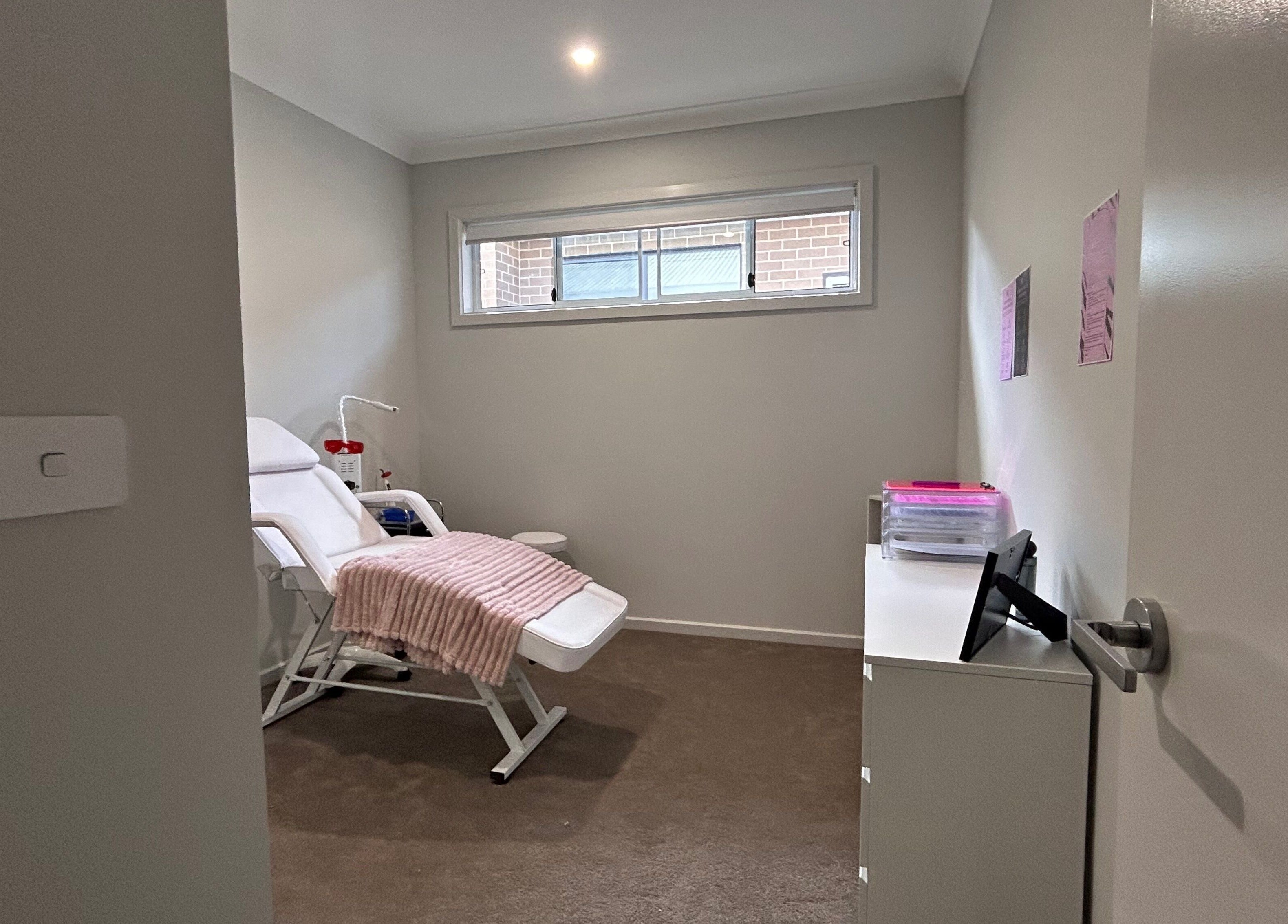 Serene treatment room at Brat Studio in Tahmoor, New South Wales, AU, featuring a comfortable treatment chair.