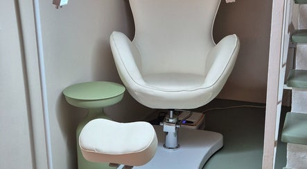 Hand Island Salon image 3