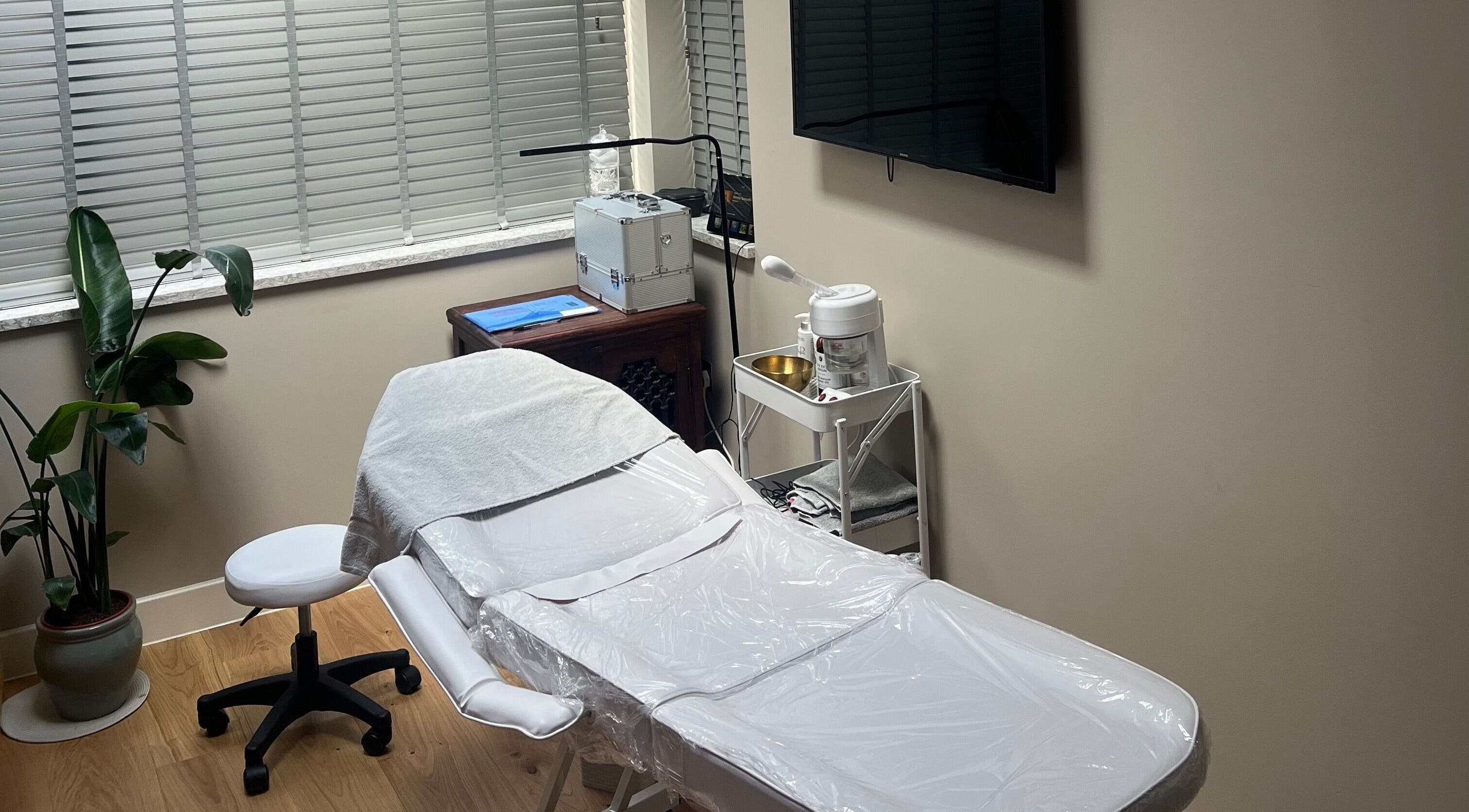 Relaxing treatment room at Skin Clinic By Chloé, Comberton, England, GB offering a serene wellness experience.