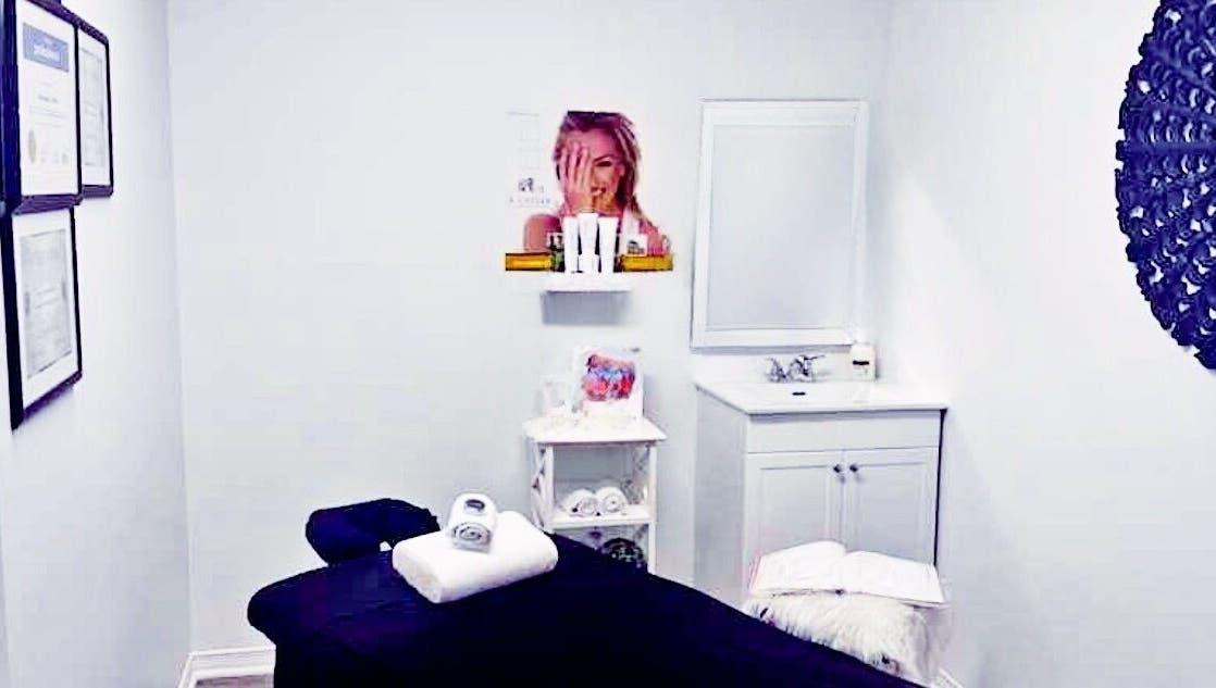 Salle de soin relaxante chez Maquillage Permanent par Michèle Parisse à Longueuil, Québec, CA.