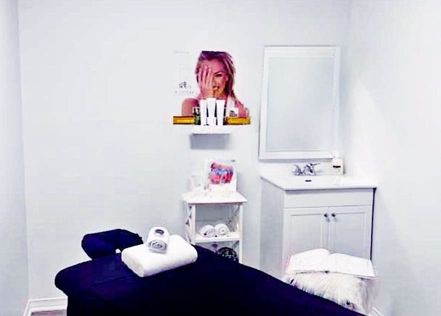 Salle de soin relaxante chez Maquillage Permanent par Michèle Parisse à Longueuil, Québec, CA.