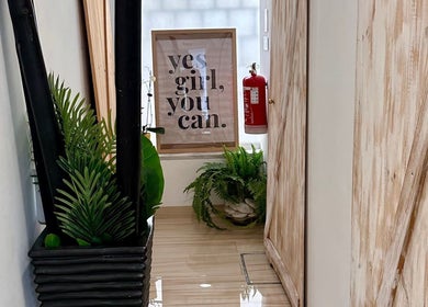 Corredor inspirador no Sebastiana Oliveira Cabeleireiros e Estética, Quinta Do Conde, Setúbal, PT.