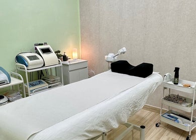 Sala de estética em Sebastiana Oliveira Cabeleireiros e Estética, Quinta Do Conde, Setúbal, PT, com equipamentos modernos.