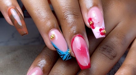 Elegant nail art design at Nashla Stetic Nails Bar & Spa, North Hill Village, AI.