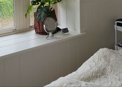 Relaxing corner at Beauty By Mimz, Ludgvan, England, GB with cozy blanket, mirror, and plant.