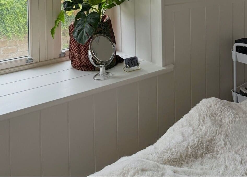 Relaxing beauty room at Beauty By Mimz, Ludgvan, England, GB with plush blanket and mirror.