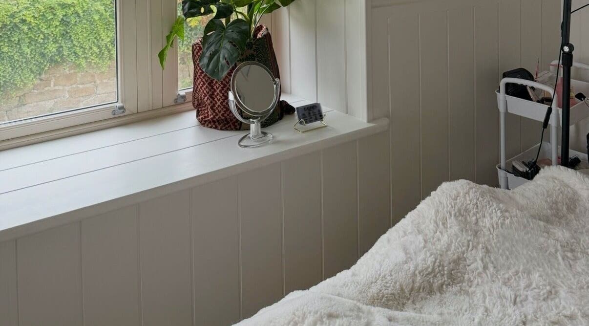 Relaxing beauty room at Beauty By Mimz, Ludgvan, England, GB with plush blanket and mirror.