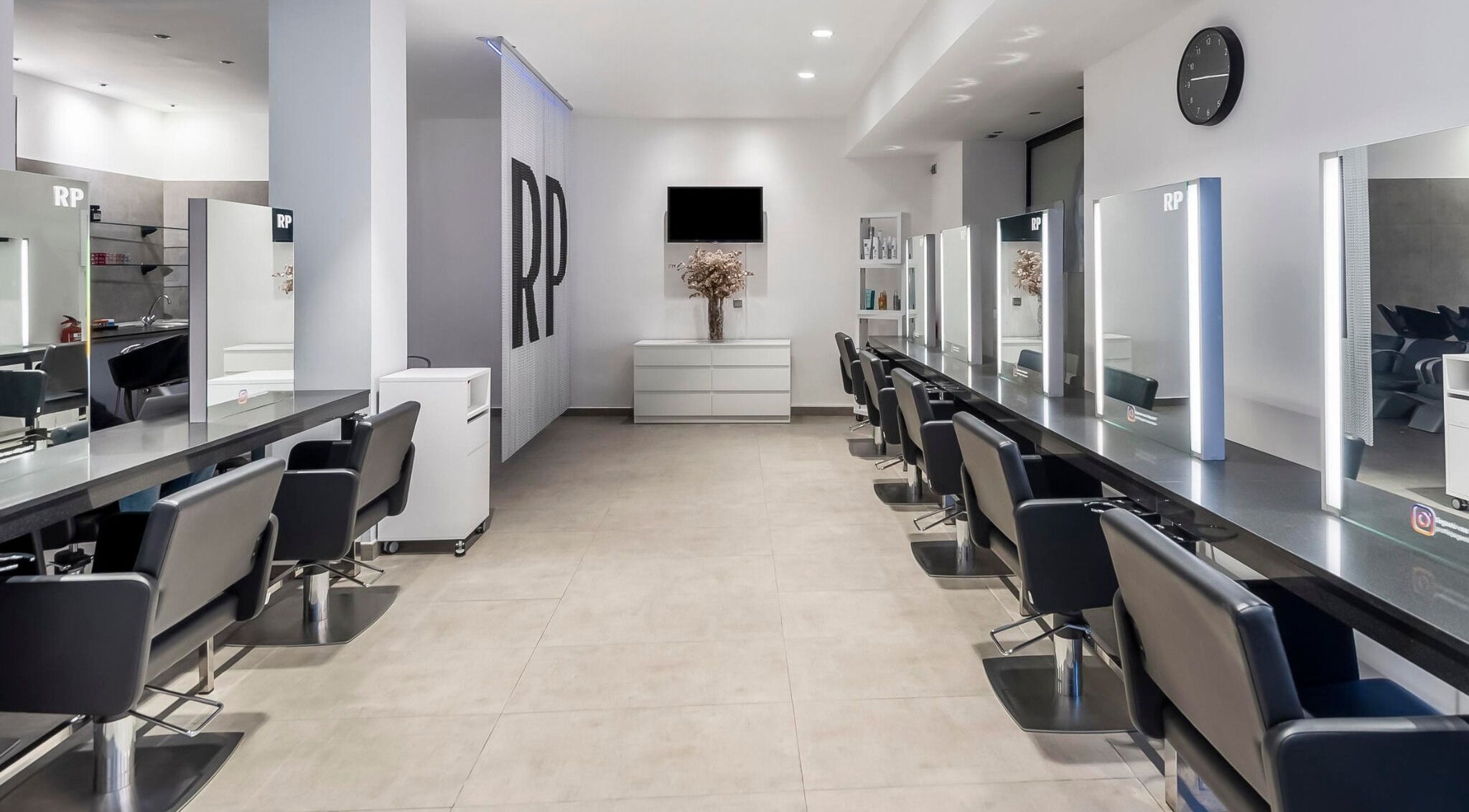 Interior moderno del salón en Raffel Pages Avinguda Josep Tarradellas, 130, Barcelona, Catalunya, ES.