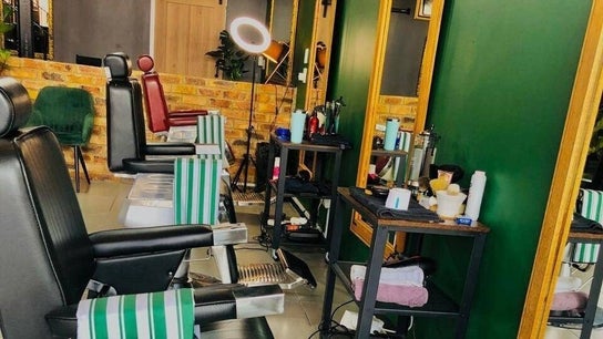 Mike Hairstylist / Barber