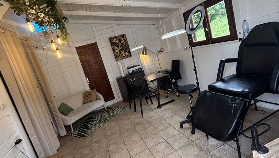 Imagen 1 de NHS BEAUTY STUDIO