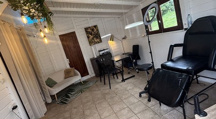 NHS BEAUTY STUDIO