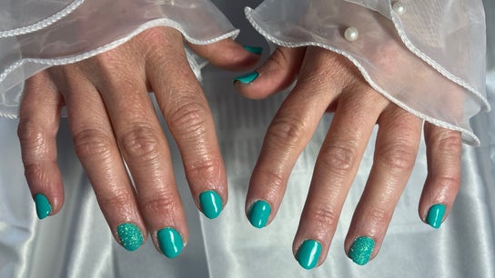 Luxe Nails by Sabrina