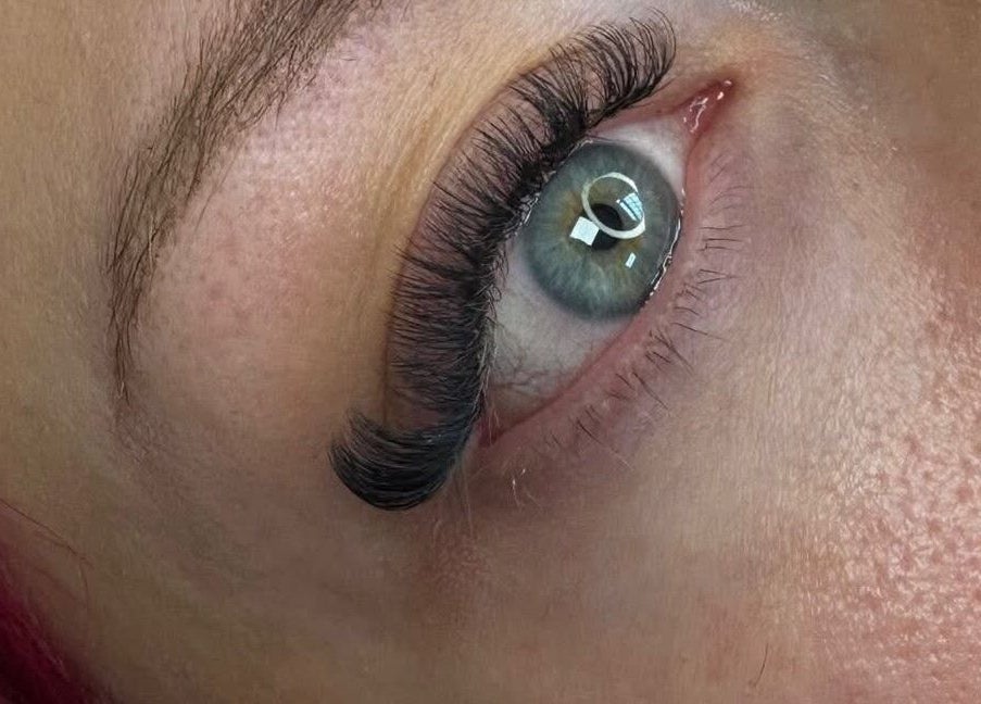 Close-up of expertly applied eyelash extensions at Lashesbyjazminexo, Parkgate, England, GB.