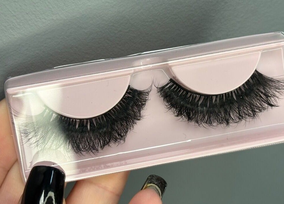 Luxury false lashes by Lashesbyjazminexo in Parkgate, England, GB, perfect for enhancing beauty.