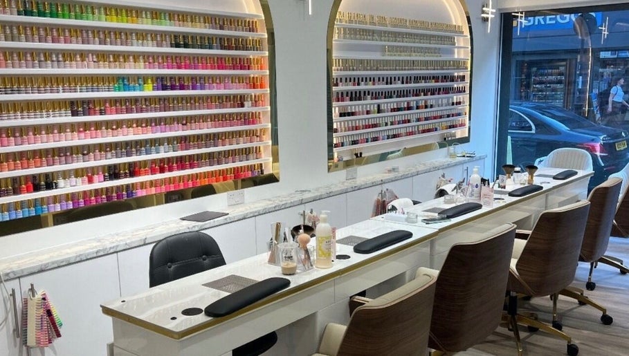 Diamond Spa Nails & Beauty image 1