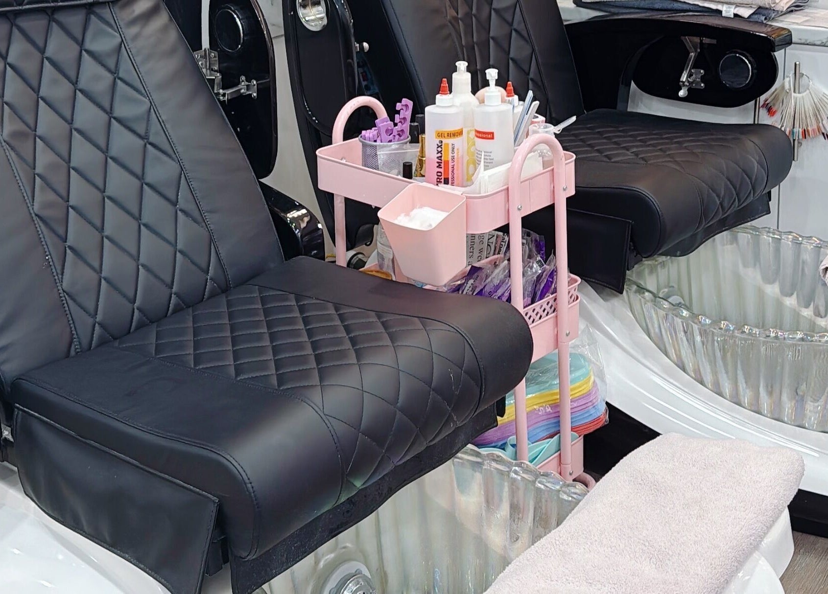 Luxurious pedicure chairs at Belle Ame Beauty Champagne Lounge, London, England, GB.