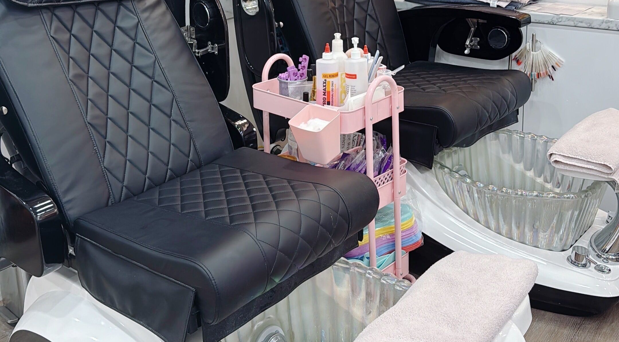 Luxurious pedicure chairs at Belle Ame Beauty Champagne Lounge, London, England, GB.