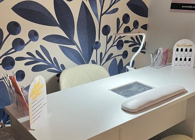Elegant nail station at Nails by LB in Clay Cross, England, GB with bold blue leaf wall design.
