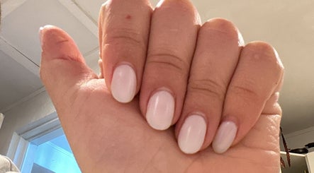 Lindas Nails image 2