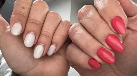 Lindas Nails image 3