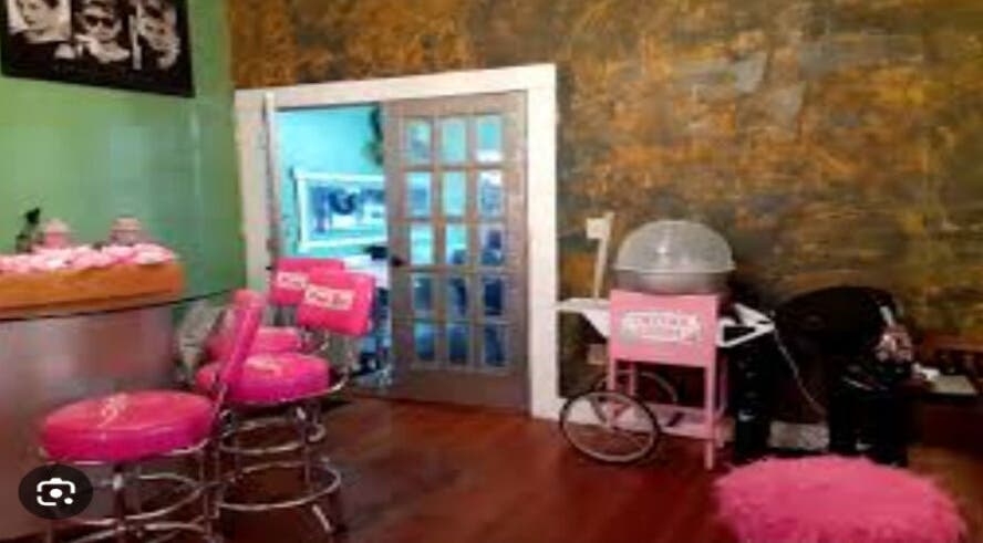 Bright interior of Kbstyles in Jonesboro, Georgia, US with pink chairs and stylish decor.