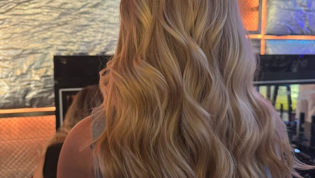 Luxurious blonde waves styled by Armi Studio - Home Service, Dubai, Dubai, AE.