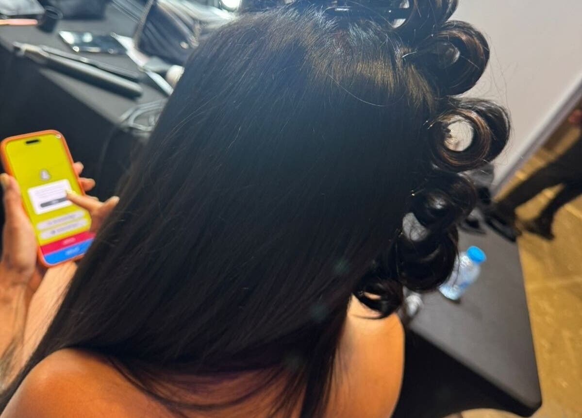 Beautiful curled hair at Armi Studio - Home Service in Dubai, Dubai, AE, showcasing expert styling.