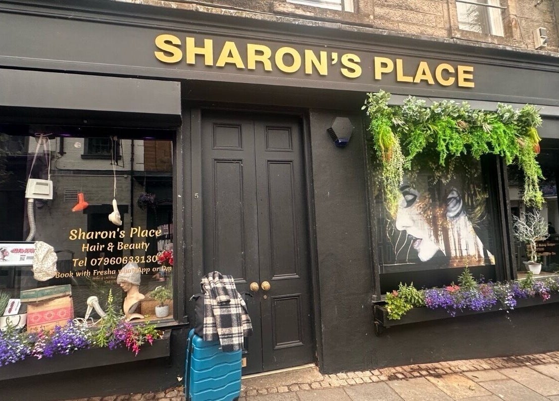 Front view of a charming beauty salon exterior at Beauty by Lynz, Kilsyth, Scotland, GB.