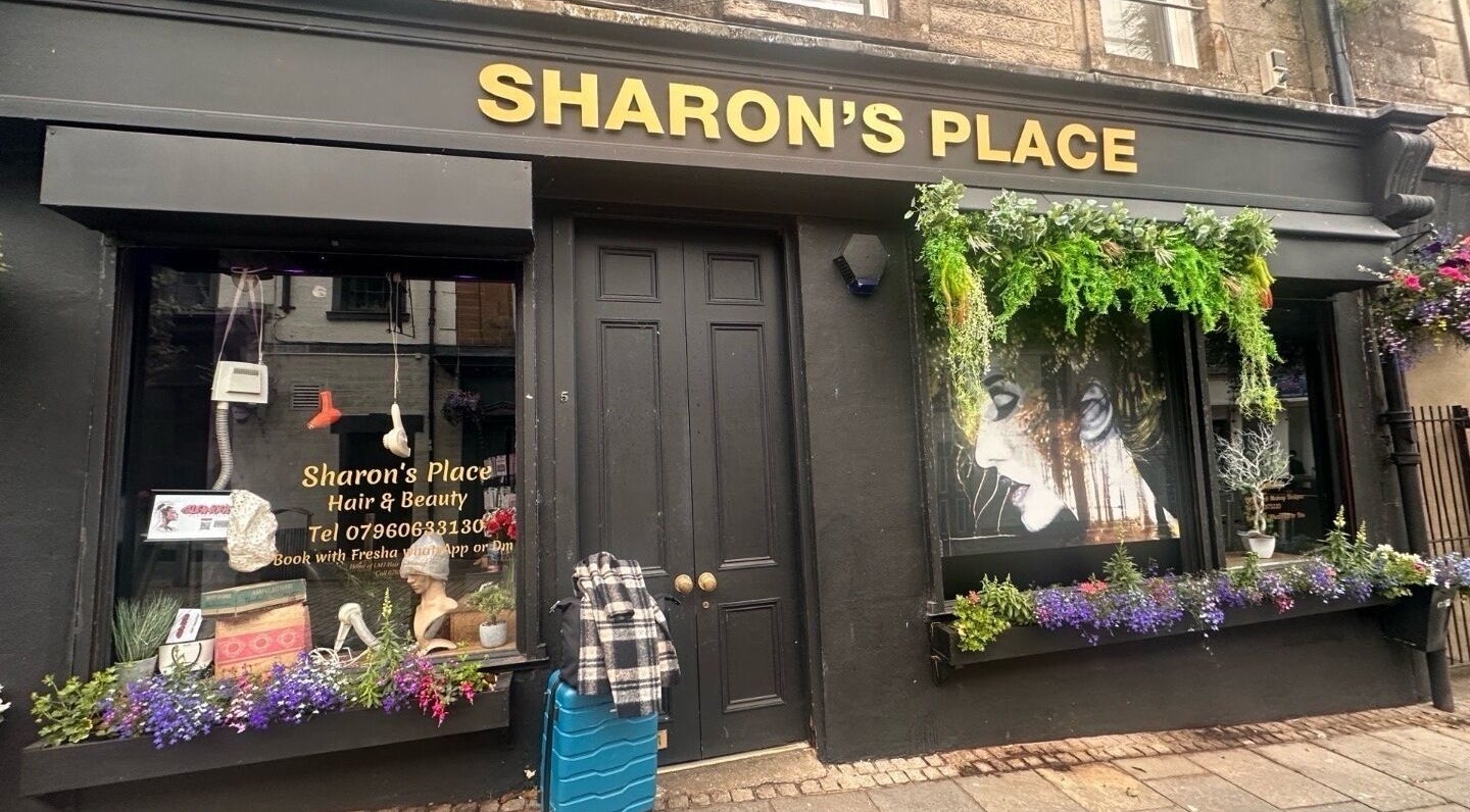 Front view of a charming beauty salon exterior at Beauty by Lynz, Kilsyth, Scotland, GB.