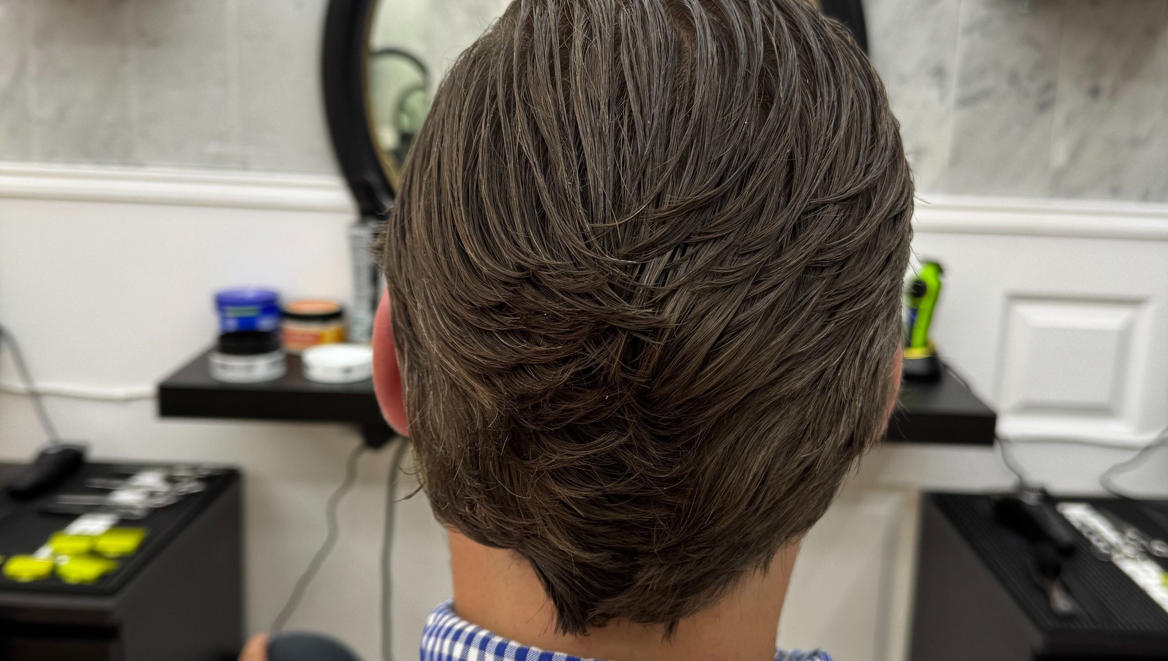 Vers geknipt kapsel bij Joe Barbershop, Zwolle, Overijssel, NL, met moderne styling.