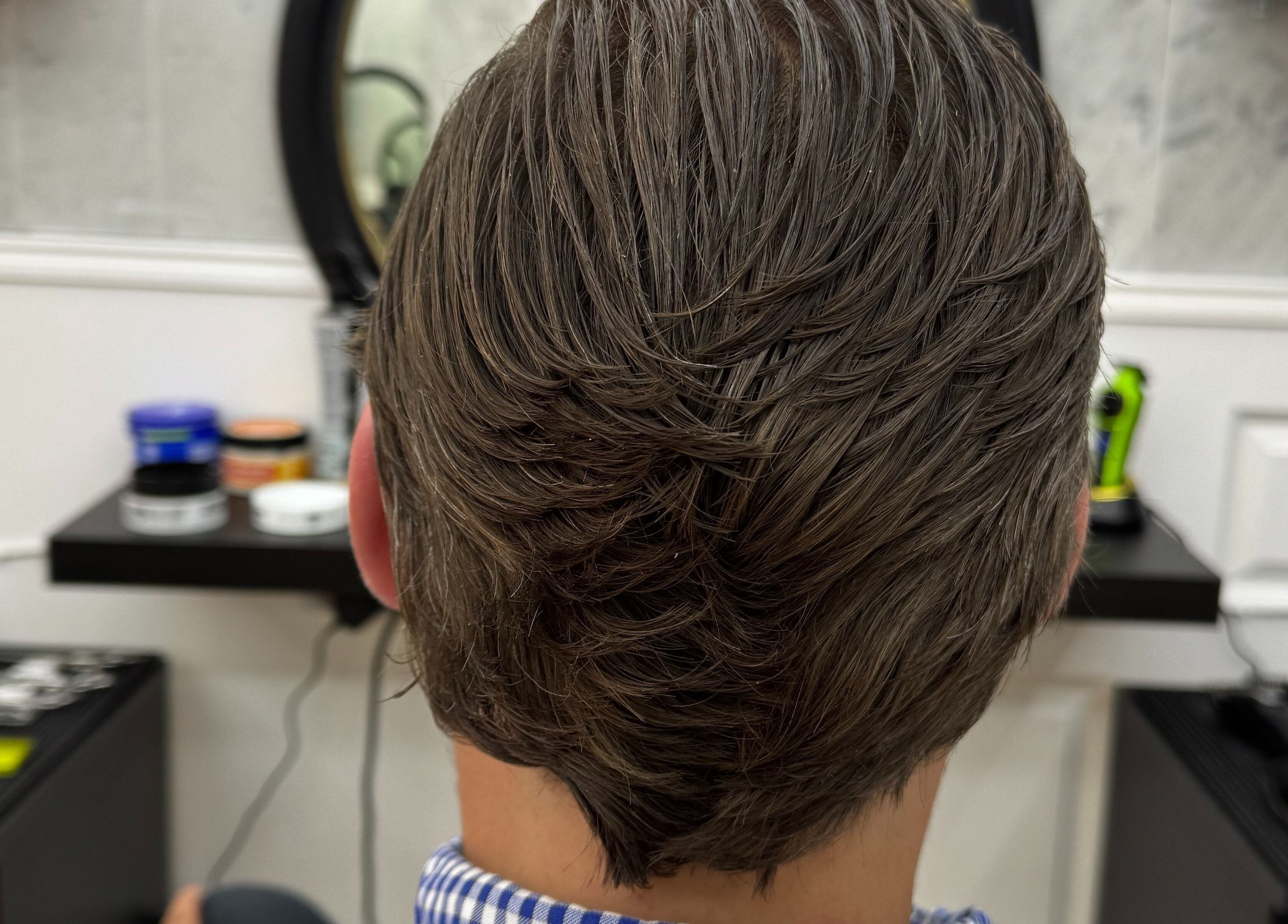 Vers geknipt kapsel bij Joe Barbershop, Zwolle, Overijssel, NL, met moderne styling.