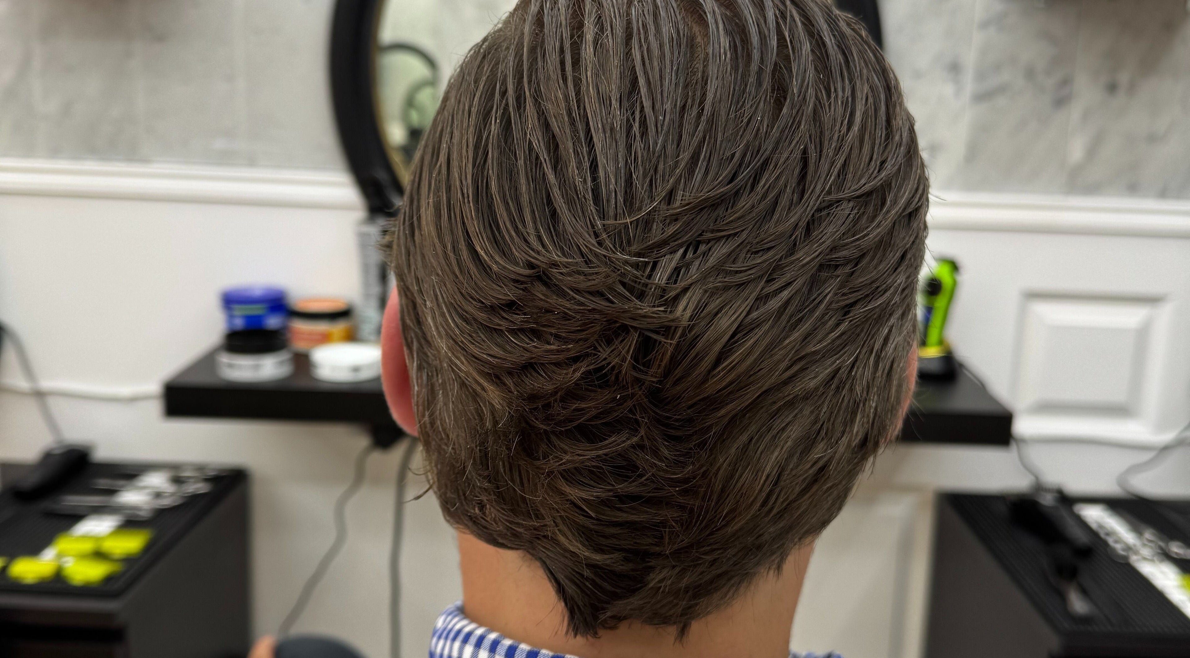 Vers geknipt kapsel bij Joe Barbershop, Zwolle, Overijssel, NL, met moderne styling.