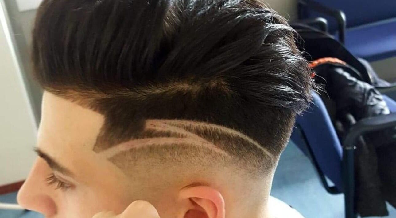 Trendy herenkapsel bij Joe Barbershop, Zwolle, Overijssel, NL. Strak design met moderne styling.