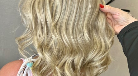 PRIVÉ HAIRDRESSING - Carol Hairdresser, bilde 2