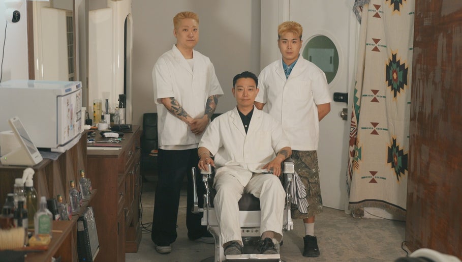 Slowlife barbers Hongdae, bilde 1