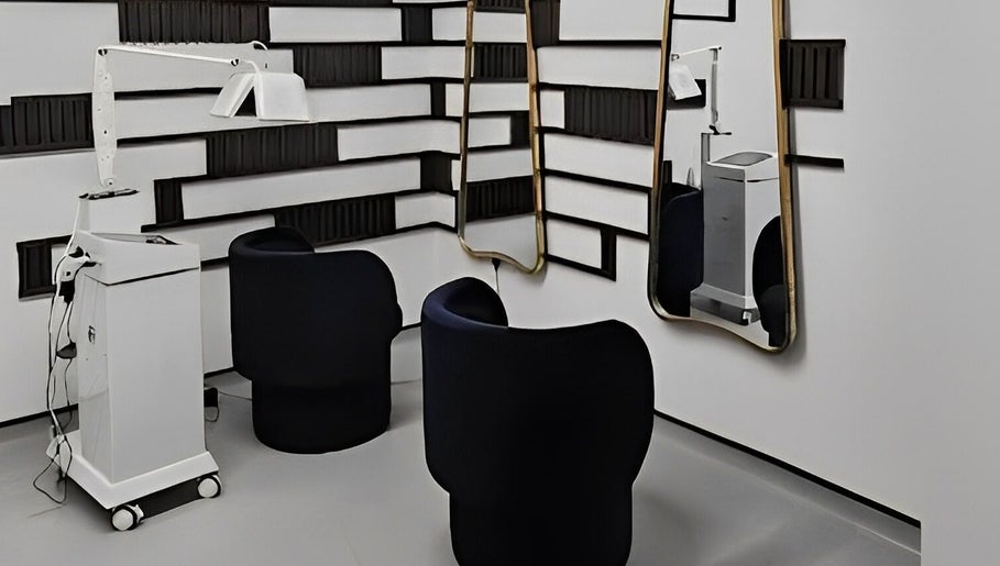 Modern therapy station at The Makeover Clinic, Birmingham, England, GB. Stylish chairs and elegant mirrors.